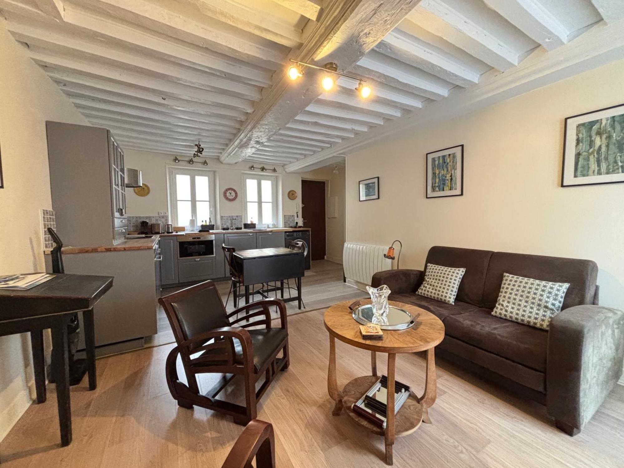 Les Remparts Apt Spacieux 1 Er Etage Renove Joliment Decore Bien Equipe Plein Centre Bayeux Proche Plages Du Debarquement Parking Gratuit A Proximite Eksteriør billede