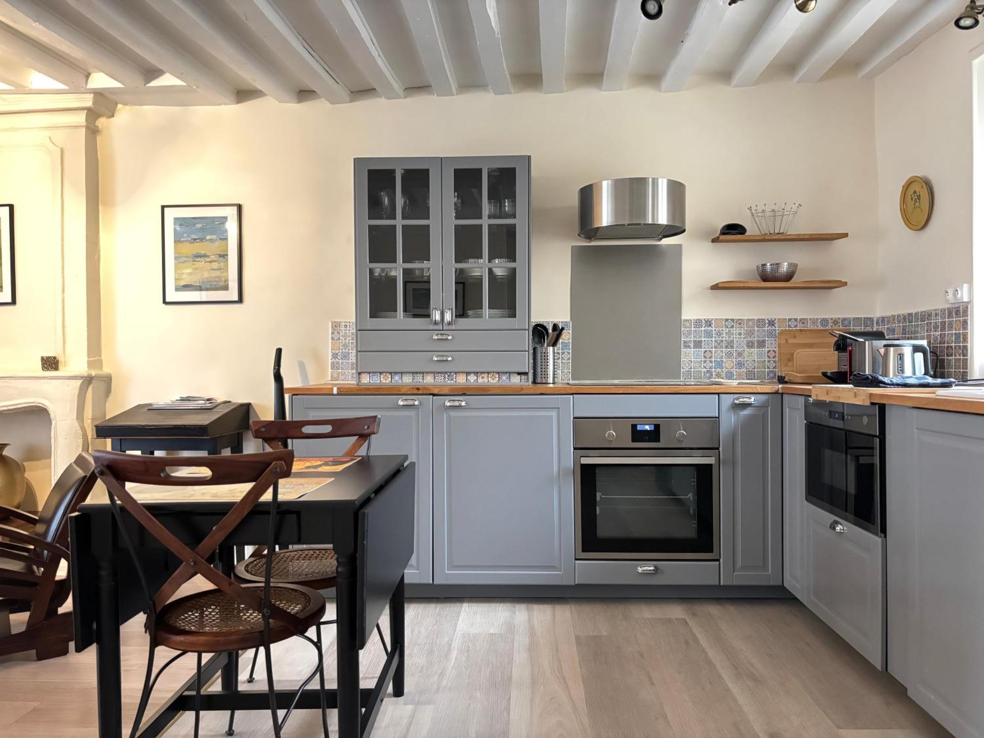 Les Remparts Apt Spacieux 1 Er Etage Renove Joliment Decore Bien Equipe Plein Centre Bayeux Proche Plages Du Debarquement Parking Gratuit A Proximite Eksteriør billede