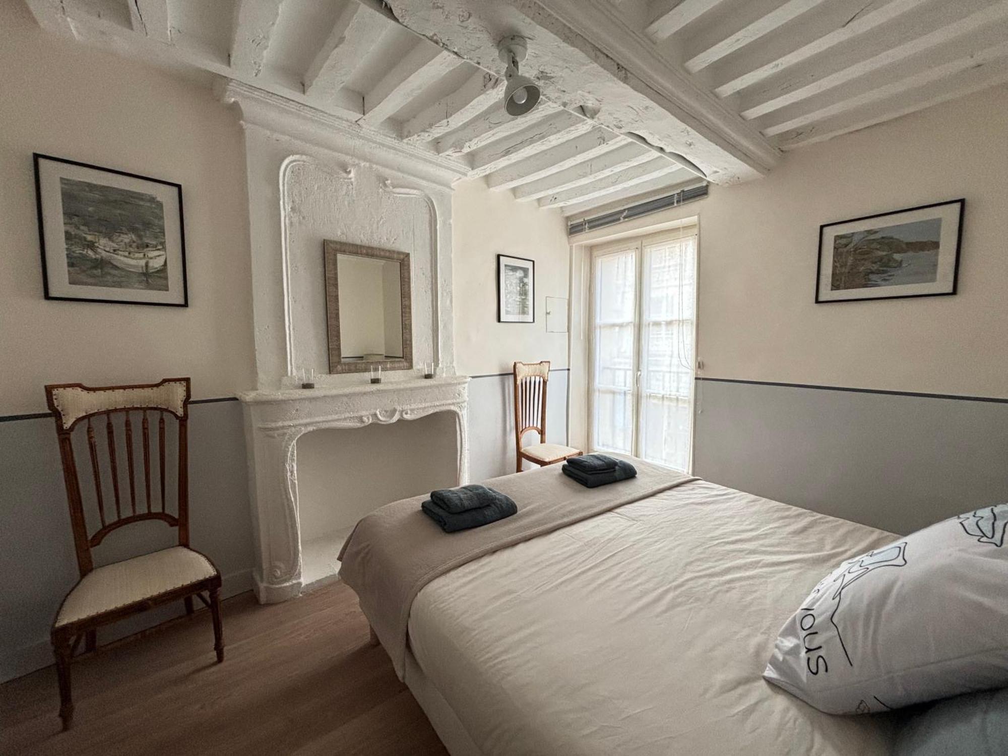 Les Remparts Apt Spacieux 1 Er Etage Renove Joliment Decore Bien Equipe Plein Centre Bayeux Proche Plages Du Debarquement Parking Gratuit A Proximite Eksteriør billede
