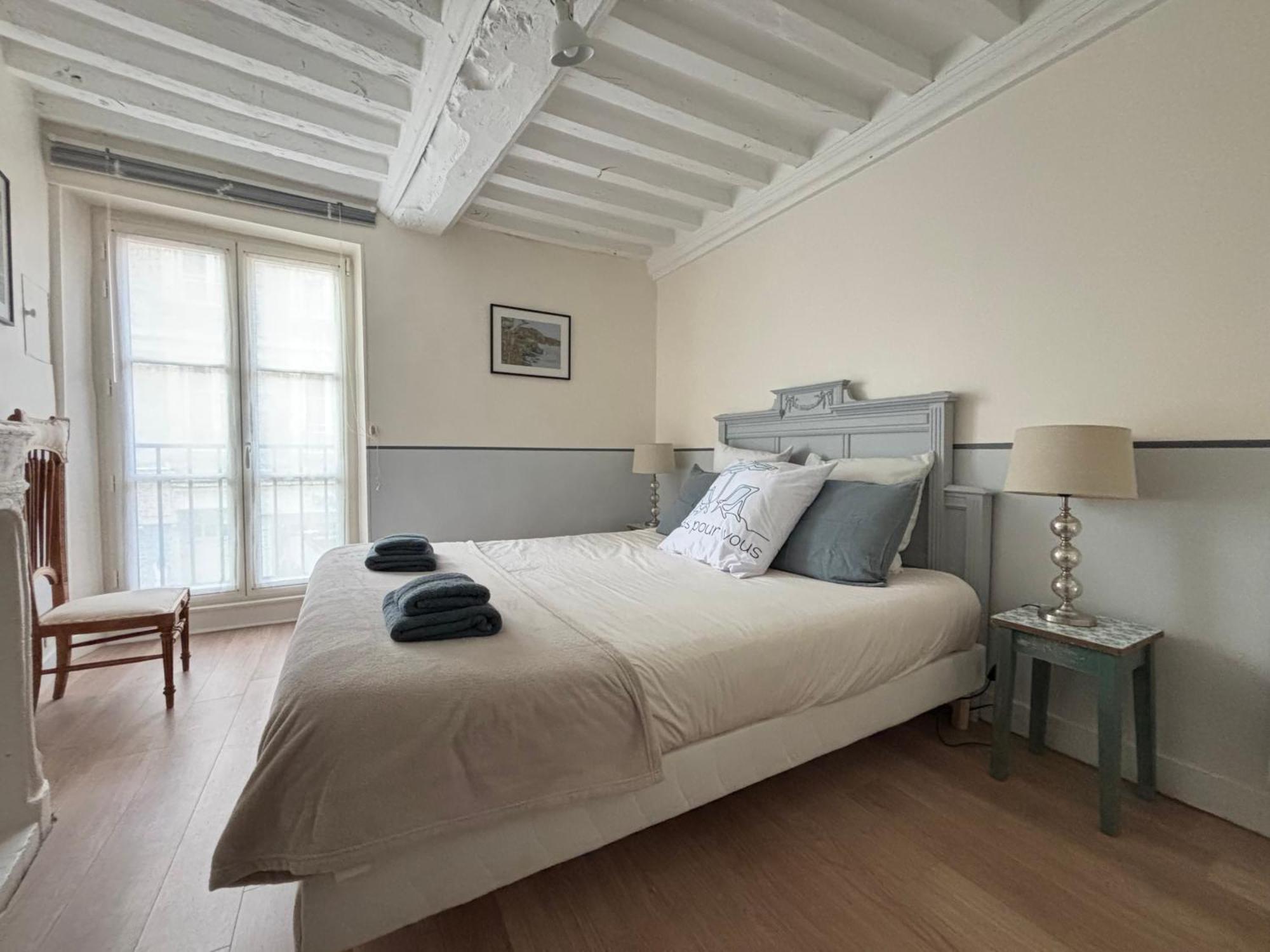 Les Remparts Apt Spacieux 1 Er Etage Renove Joliment Decore Bien Equipe Plein Centre Bayeux Proche Plages Du Debarquement Parking Gratuit A Proximite Eksteriør billede